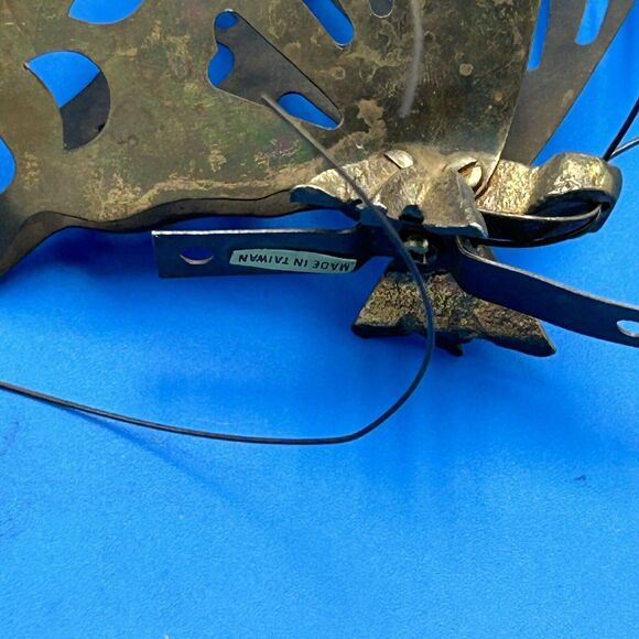 Vintage MCM Brass Butterflies Set of 2 Standing / Hanging Wall Decor 8" & 9.5" - Picture 3 of 4